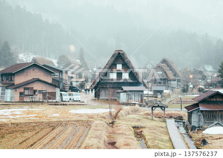 白川郷で降った雪 白川郷で降った雪 137576237