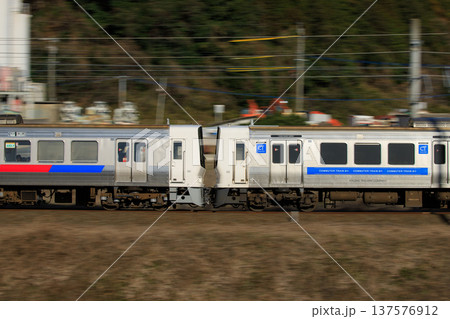 併結運転を行う811系電車（JR九州） 137576912