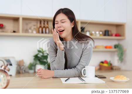 Morning routine: Yawning and enjoying a relaxed moment 137577069