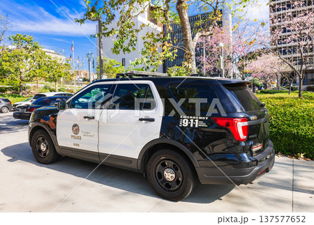 アメリカ　ロサンゼルスの警察車両 137577652