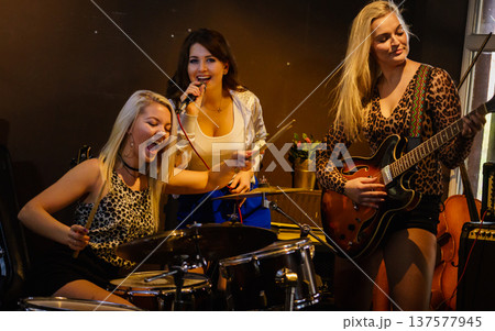 Woman singing, band playing instruments. 137577945