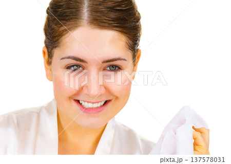 Girl with no makeup 137578031
