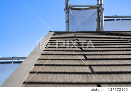 戸建て家屋の屋根修理工事 137578106