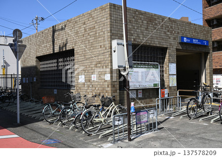 塩釜口駅(しおがまぐちえき)名古屋市営地下鉄鶴舞・線 塩釜口駅(しおがまぐちえき)名古屋市営地下鉄鶴舞・線 137578209