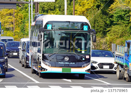 太田市場近くを走行する京急バスの燃料電池バス「SORA」 太田市場近くを走行する京急バスの燃料電池バス「SORA」 137578965