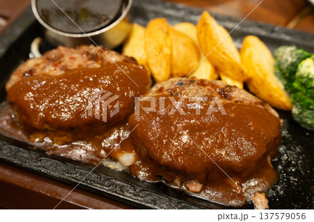 ハンバーグ 137579056