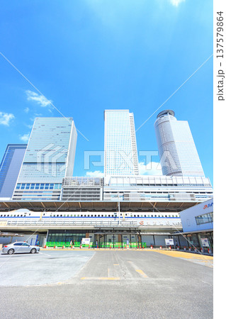 愛知県名古屋市、名古屋駅周辺高層ビル群の風景 137579864