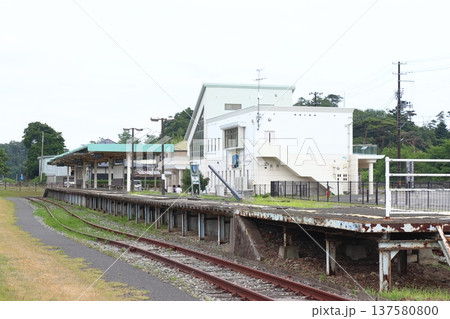 津波被害の仙石線旧野蒜駅にて（宮城県東松島市） 137580800