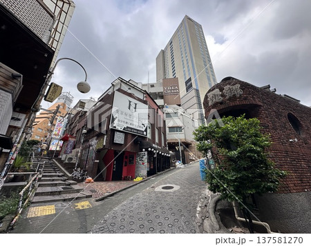 渋谷の路地 137581270