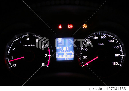 自動車のメーター 自動車のメーター 137581588