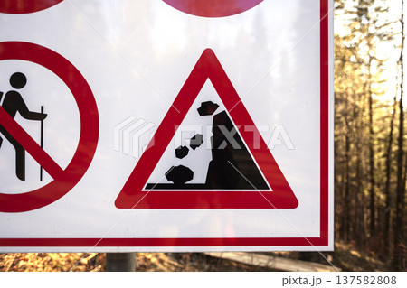 Warning sign: Caution - Falling Rocks Warning sign: Caution - Falling Rocks 137582808