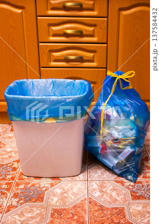 New trash bag in garbage bin and full trash bag on home kitchen New trash bag in garbage bin and full trash bag on home kitchen 137584432