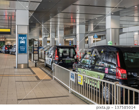 高速バスターミナル内のタクシー乗り場 高速バスターミナル内のタクシー乗り場 137585014