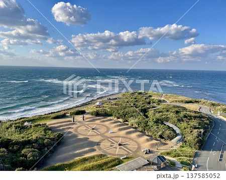 角島灯台公園から眺める日本海の海岸風景 角島灯台公園から眺める日本海の海岸風景 137585052