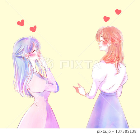 若い女性が夢中な何かで盛り上がっている 若い女性が夢中な何かで盛り上がっている 137585139