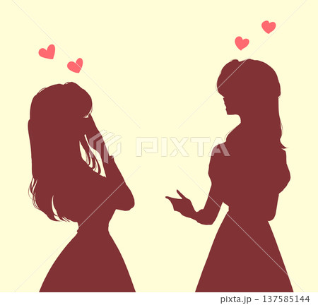 若い女性が夢中な何かで盛り上がっている シルエット 若い女性が夢中な何かで盛り上がっている シルエット 137585144