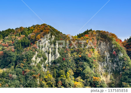 奥日田温泉うめひびきから大山川沿いの渓谷と紅葉 奥日田温泉うめひびきから大山川沿いの渓谷と紅葉 137585858