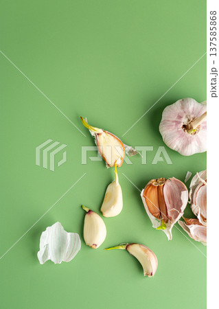 natural organic garlic ingredient cooking concept minimal background natural organic garlic ingredient cooking concept minimal background 137585868