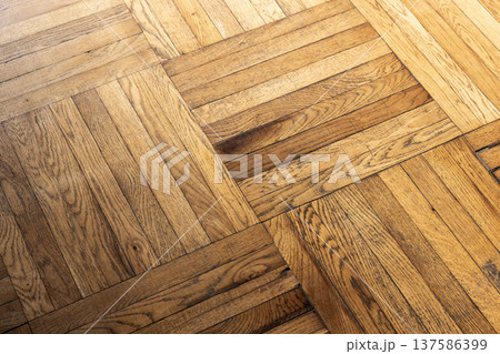 Natural wooden parquet flooring made of oak wood Natural wooden parquet flooring made of oak wood 137586399