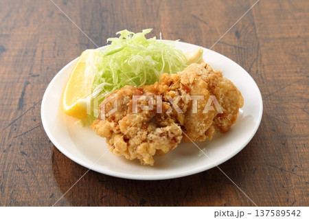 居酒屋メニュー　鶏の唐揚げ　ミニサイズ 137589542