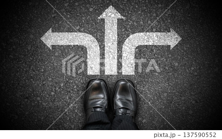 Black business shoes and three chalky arrows on asphalt - decision concept 137590552