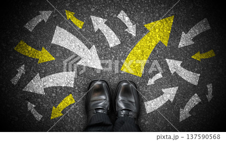 Black business shoes and many chalky arrows in various directions - chaos concept Black business shoes and many chalky arrows in various directions - chaos concept 137590568