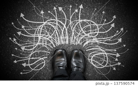 Black business shoes and many winding chalky arrows on asphalt - decision concept 137590574