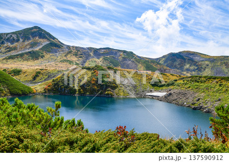 立山、初秋のみくりが池より浄土山方面を望む 137590912