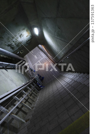 【神奈川県】宮ケ瀬ダムの堤体内部のメンテナンス用通路 137591363