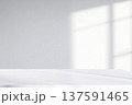 白壁 室内窓辺 テーブル 光と影 背景3D 137591465