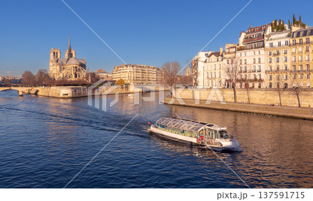 Historic cathedral and Seine river on Ile de la Cite in Paris Historic cathedral and Seine river on Ile de la Cite in Paris 137591715
