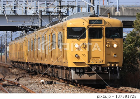 【JR西日本】115系1500番台+115系1000番台(山陽本線:中庄駅) 【JR西日本】115系1500番台+115系1000番台(山陽本線:中庄駅) 137591728