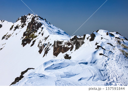 冠雪の活火山の御嶽山 137591844