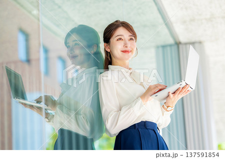 ビジネスウーマン 137591854