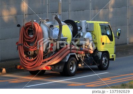 バキュームカー イメージ バキュームカー イメージ 137592029