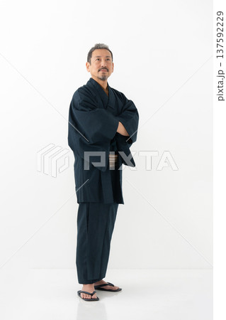 着物を着た男性 着物を着た男性 137592229