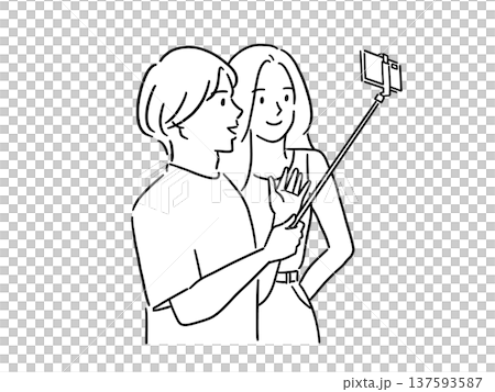 スマホを使って動画撮影をする2人 137593587