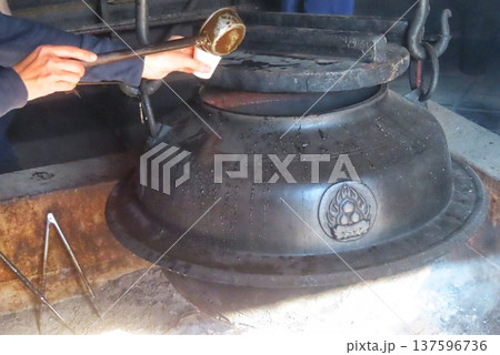 【広島県】宮島弥山 不消霊火堂と消えずの火の大茶釜 137596736