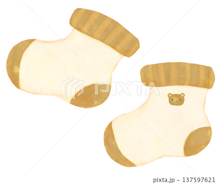 くまのポイントがついた子ども用靴下のイラスト 137597621