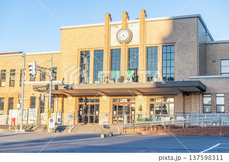 北海道小樽市　夏の北海道　人気の観光地小樽の玄関口　JR小樽駅 137598311