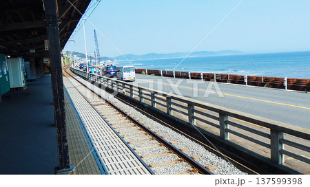 江ノ電 駅のホーム風景 江ノ電 駅のホーム風景 137599398