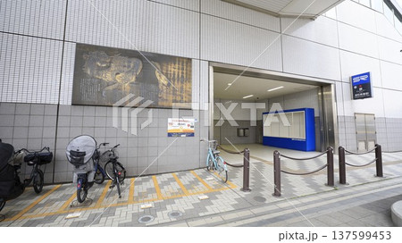 埼玉高速鉄道の浦和美園駅、3番出口のうちエレベーター出口 埼玉高速鉄道の浦和美園駅、3番出口のうちエレベーター出口 137599453