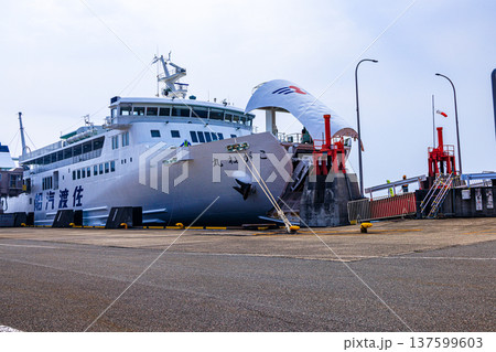 【新潟県_佐渡】佐渡汽船小木港 137599603
