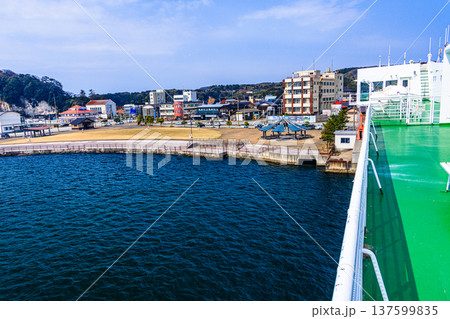 【新潟県_佐渡】船上からの小木港 137599835