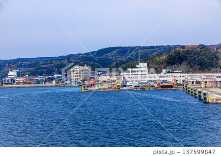 【新潟県_佐渡】船上からの小木港 137599847