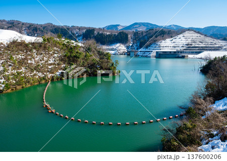 殿ダムの因幡万葉湖 鳥取県鳥取市国府町殿 殿ダムの因幡万葉湖 鳥取県鳥取市国府町殿 137600206