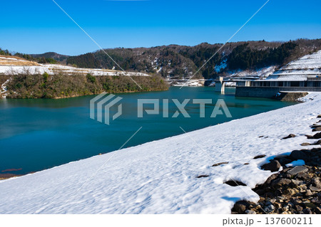 殿ダムの因幡万葉湖　鳥取県鳥取市国府町殿 137600211