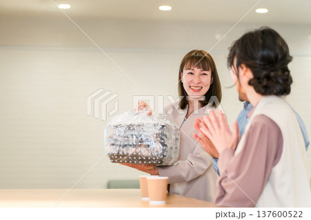 会議で出される仕出し弁当・福利厚生・ケータリング・デリバリー・社員食堂・社内カフェ・食事委託 会議で出される仕出し弁当・福利厚生・ケータリング・デリバリー・社員食堂・社内カフェ・食事委託 137600522