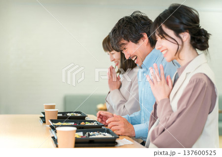 会議で出される仕出し弁当・福利厚生・ケータリング・デリバリー・社員食堂・社内カフェ・食事委託 会議で出される仕出し弁当・福利厚生・ケータリング・デリバリー・社員食堂・社内カフェ・食事委託 137600525