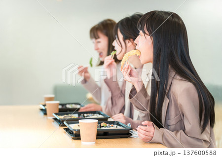 会議で出される仕出し弁当・福利厚生・ケータリング・デリバリー・社員食堂・社内カフェ・食事委託 会議で出される仕出し弁当・福利厚生・ケータリング・デリバリー・社員食堂・社内カフェ・食事委託 137600588